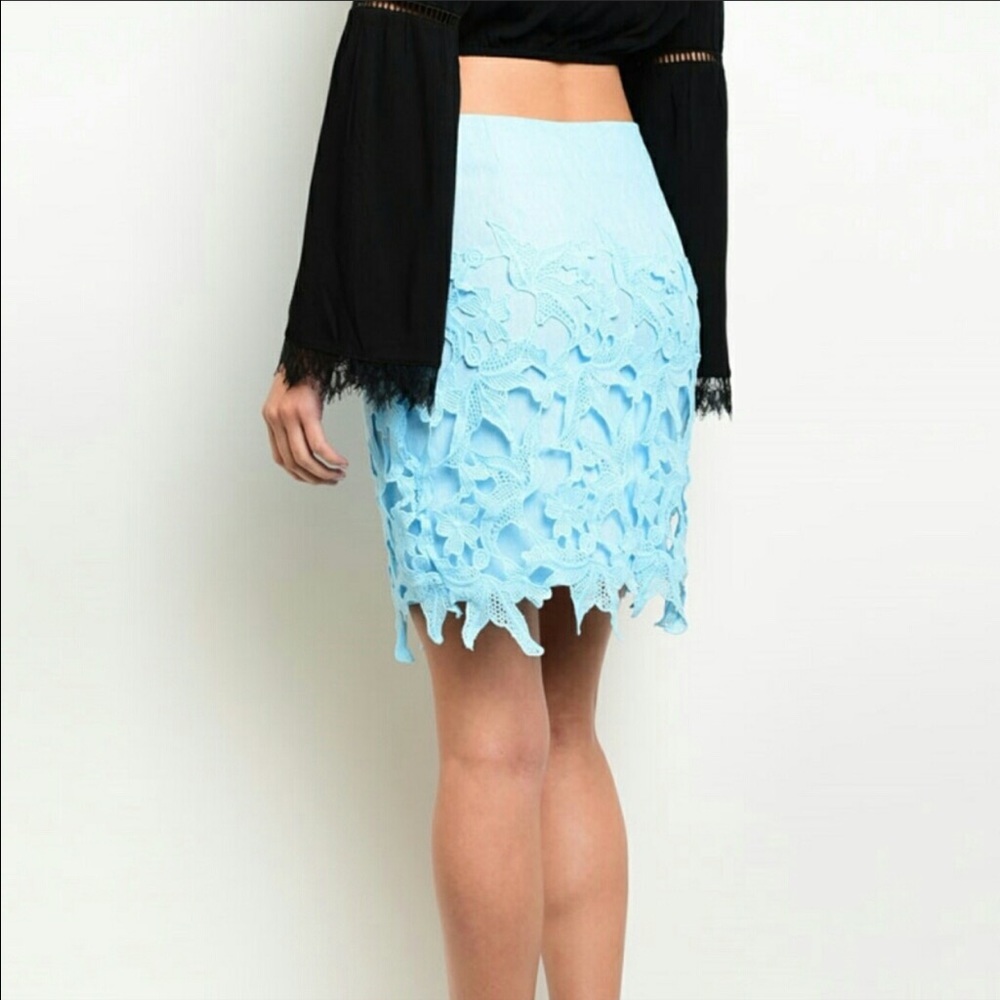 Sale ends Friday 👗Cute Skirt👍🏼🌺🌹🌸 - Picture 2 of 3