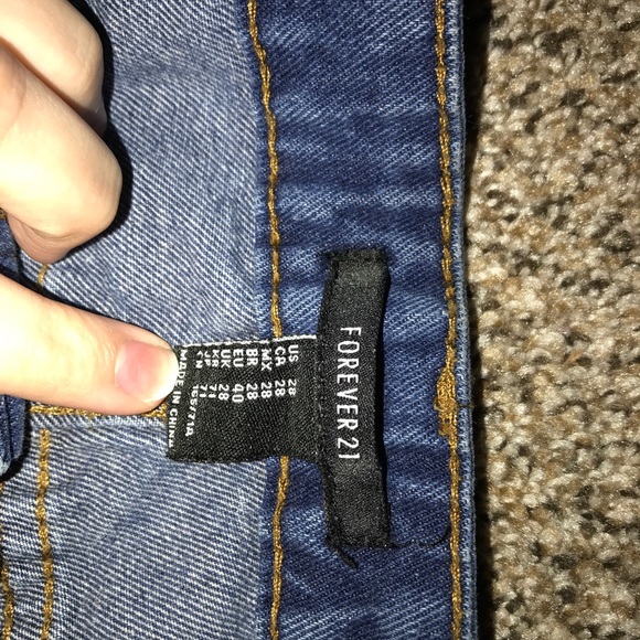 Distressed shorts - Picture 2 of 3