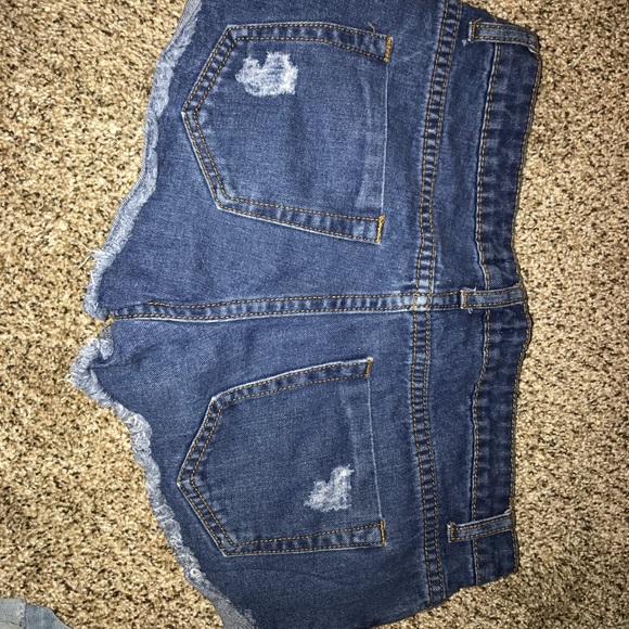 Distressed shorts - Picture 3 of 3