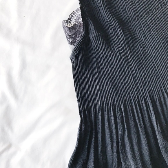 🌿Black Lace Tank🌿 - Picture 5 of 7