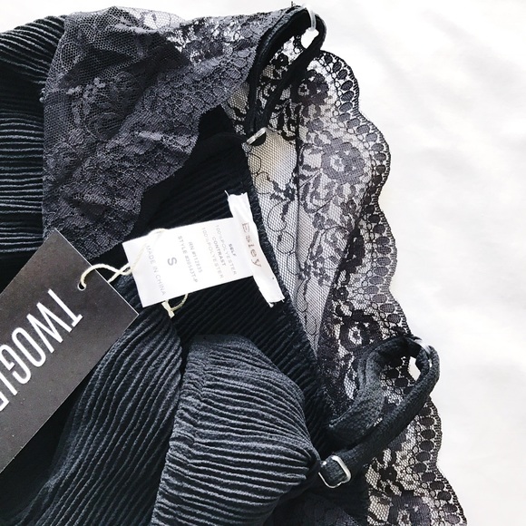 🌿Black Lace Tank🌿 - Picture 6 of 7