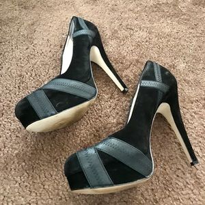 Boutique 9 platform pumps