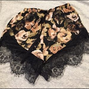 NWOT floral and lace shorts - size small
