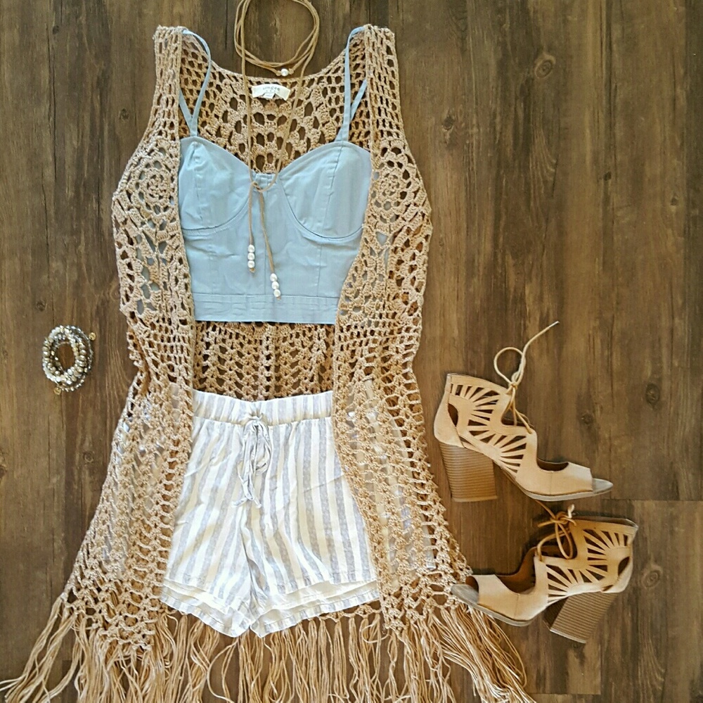 Sold in bundle. New chambray crop top