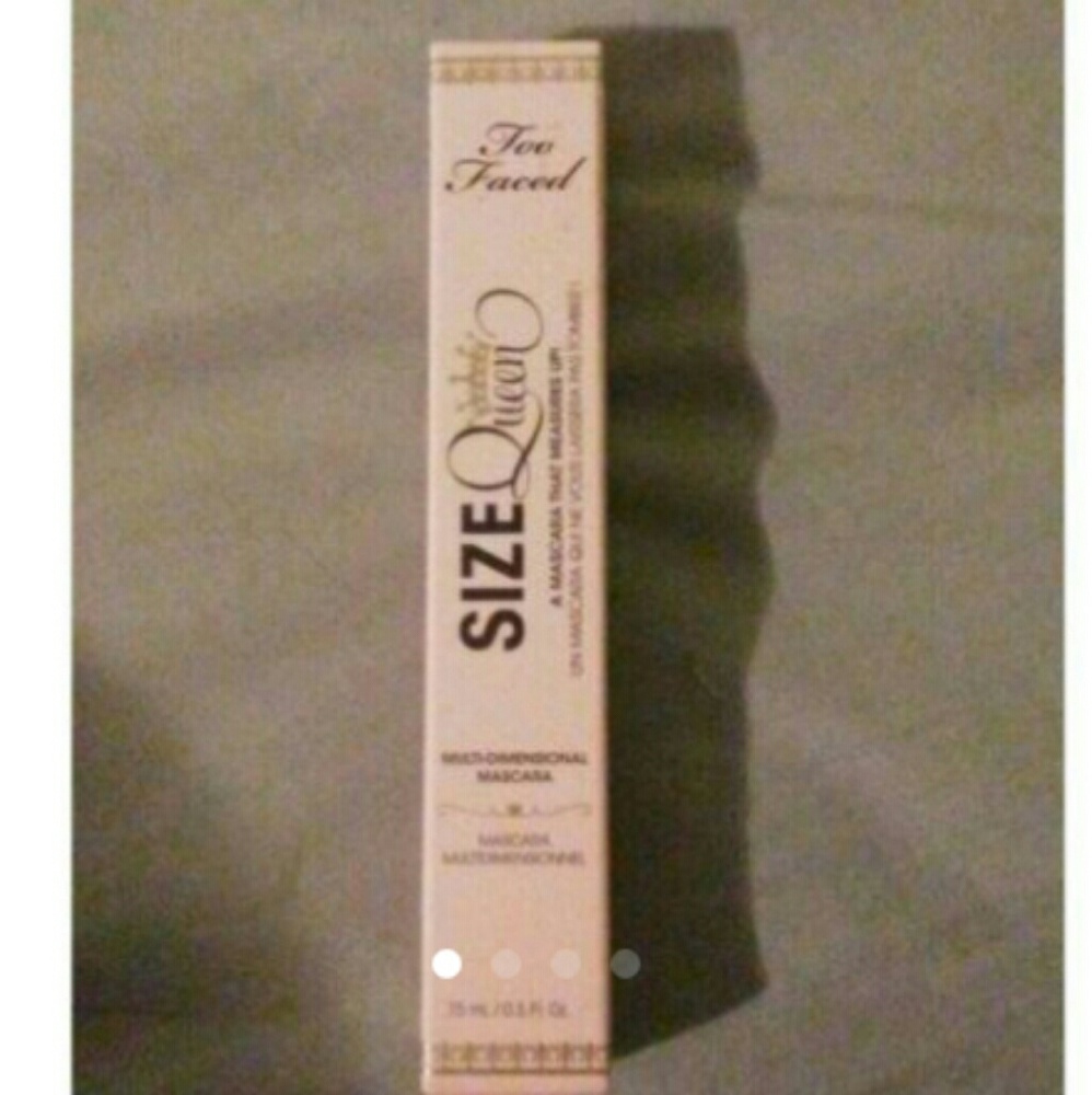 Too Faced Size Queen Mascara