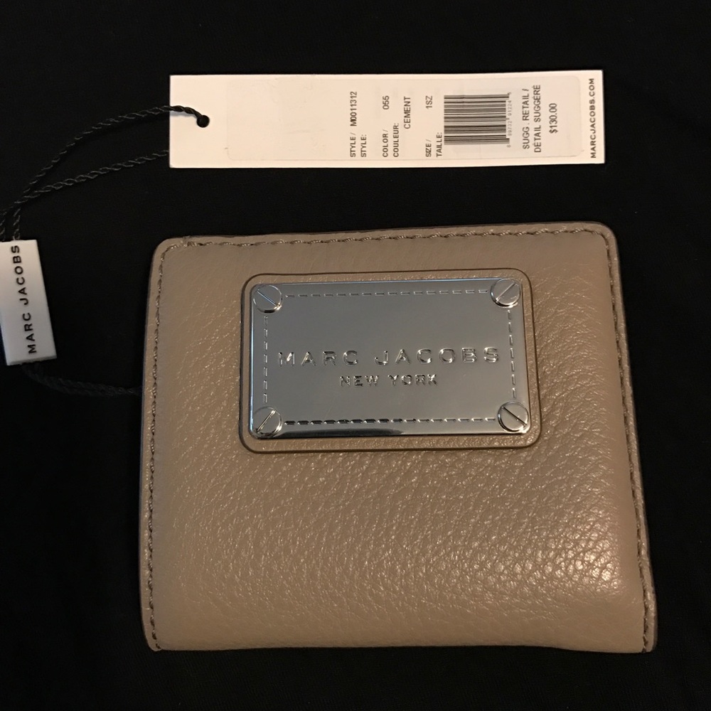 Marc Jacobs New Q Leather Wallet 🌙