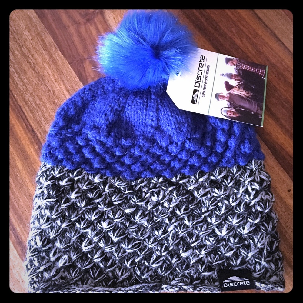 Discrete syntax pom beanie