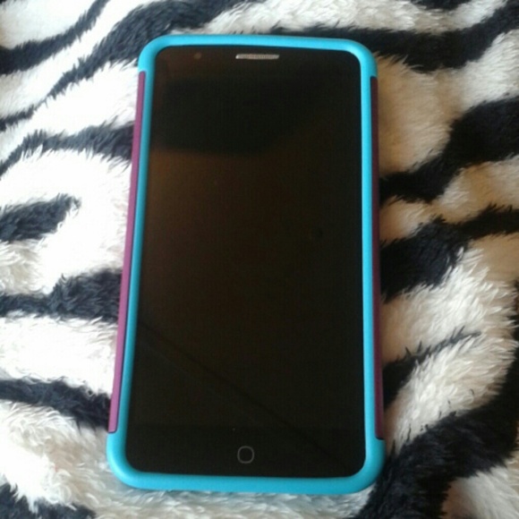 5.5" Alcatel phone - Picture 6 of 7