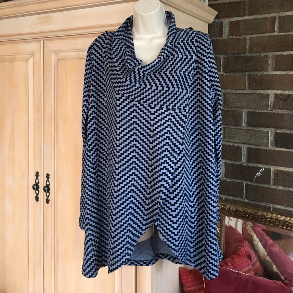 The limited blue chevron wrap up shirt Sz S