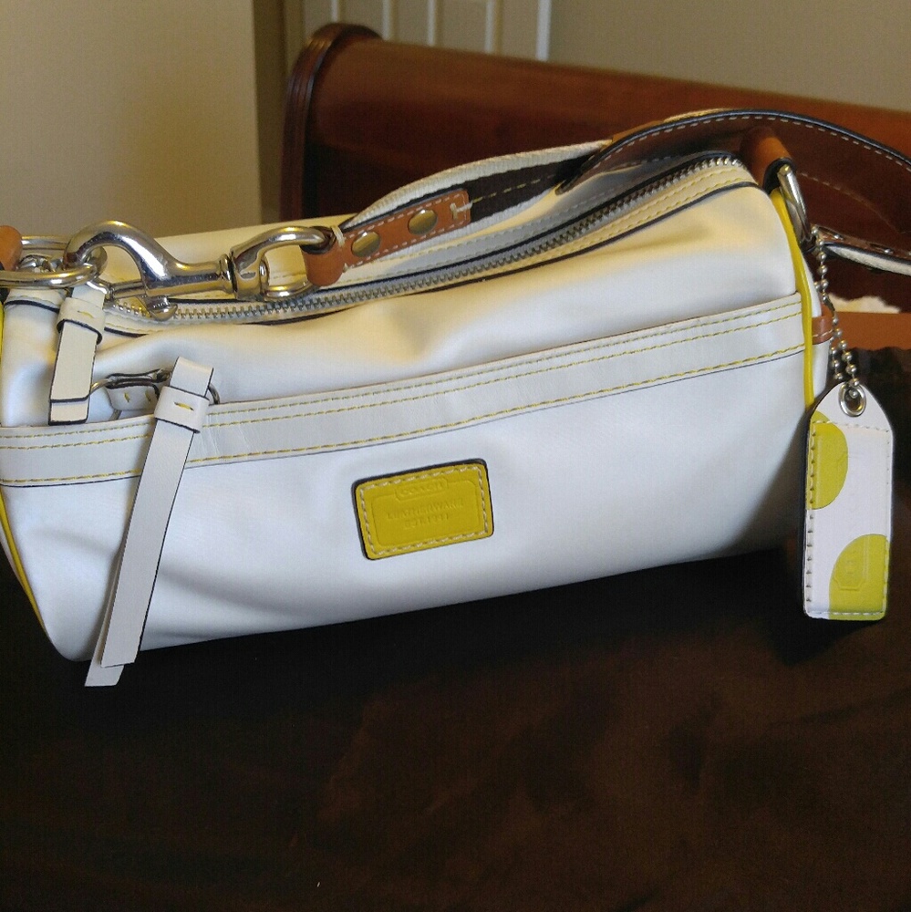 *sold**Coach hamptons shoulder bag