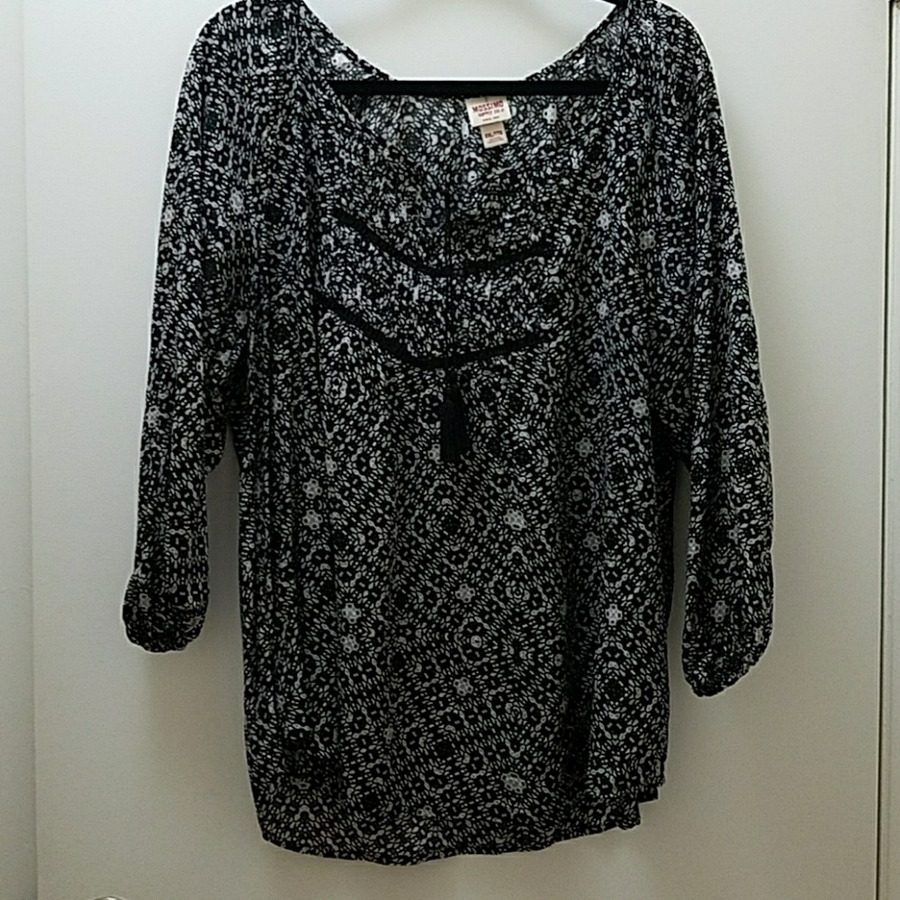 Black and white peasant top with tassel xxl