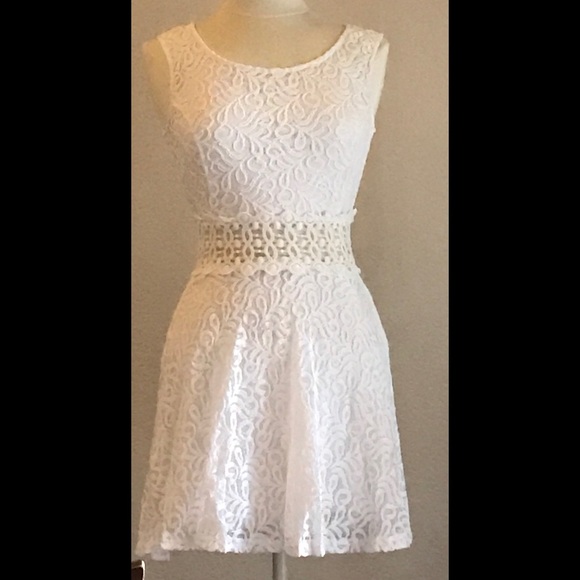Dresses & Skirts - White lace dress