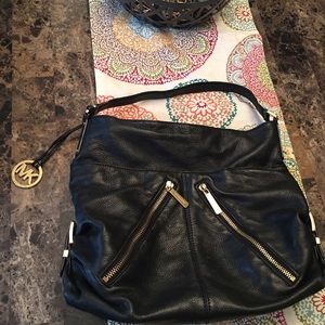 MICHAEL KORS BLACK LEATHER BAG
