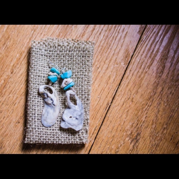 ✨SOLD✨Repurposed Shell Earrings - Picture 2 of 2