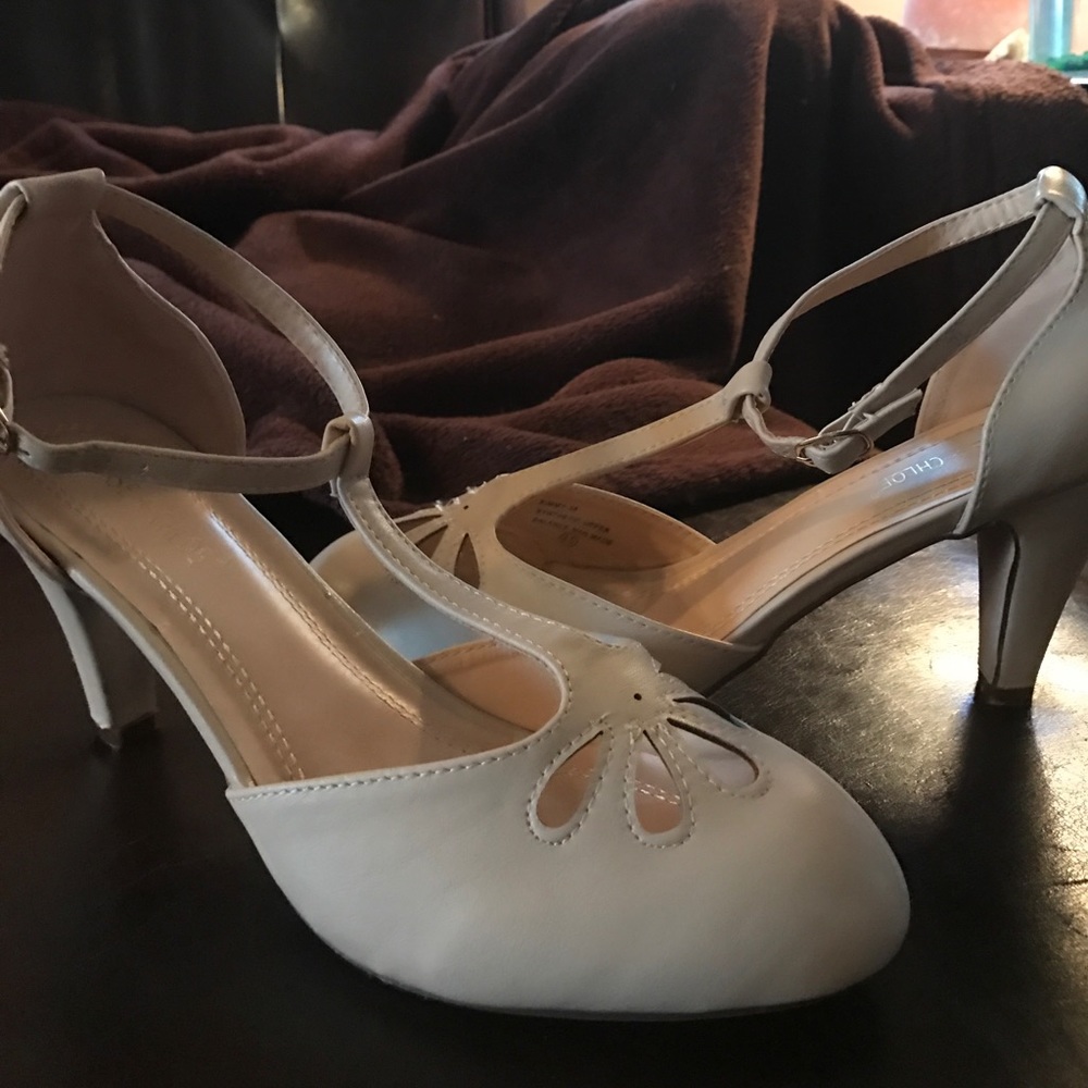 NEW NEVER WORN cream colored shoes w/ 3 1/4" heel