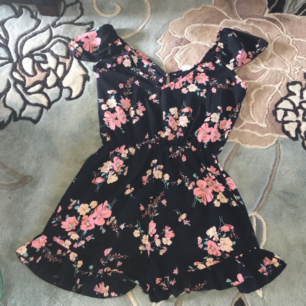 PINS & NEEDLES floral romper size S