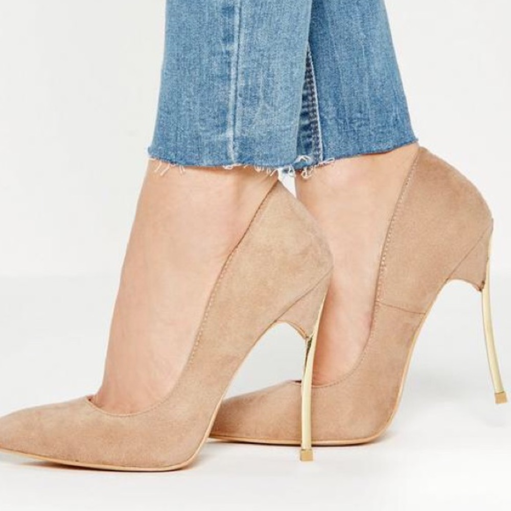 ⚡️Kloset Klean Up⚡️New Beige Suede Court Shoe