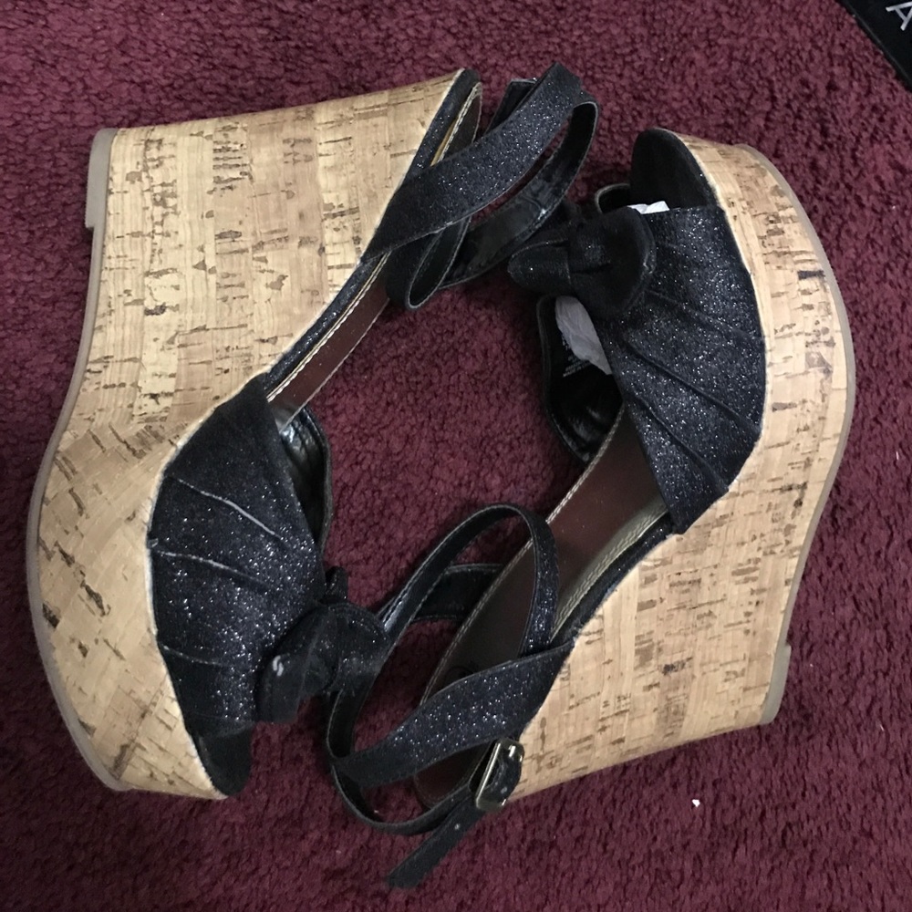 SM New York glittery bow wedges