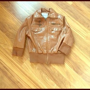 Quarter sleeve brown leather jacket