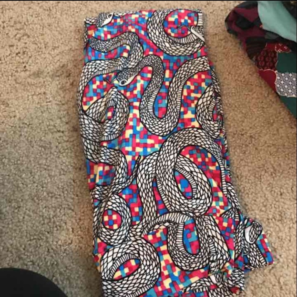 Lularoe OS leggings snakes