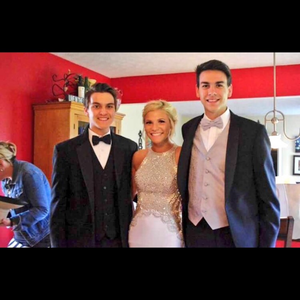 ADDITIONAL PROM DRESS PICS - Picture 3 of 4