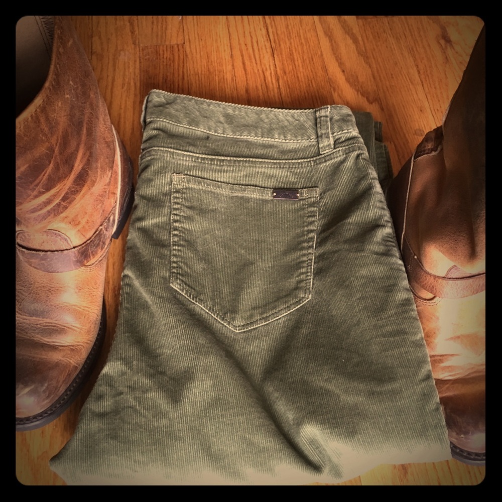 NWOT L.L. Bean army green favorite fit corduroys