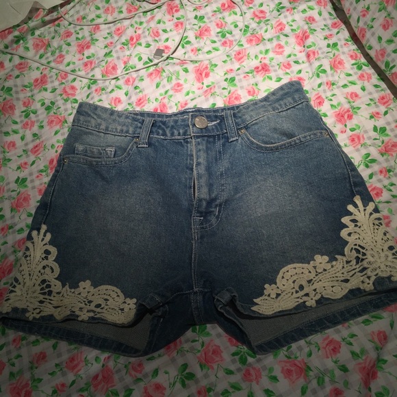 NEW urban outfitters Erin high rise shorts - Picture 2 of 3