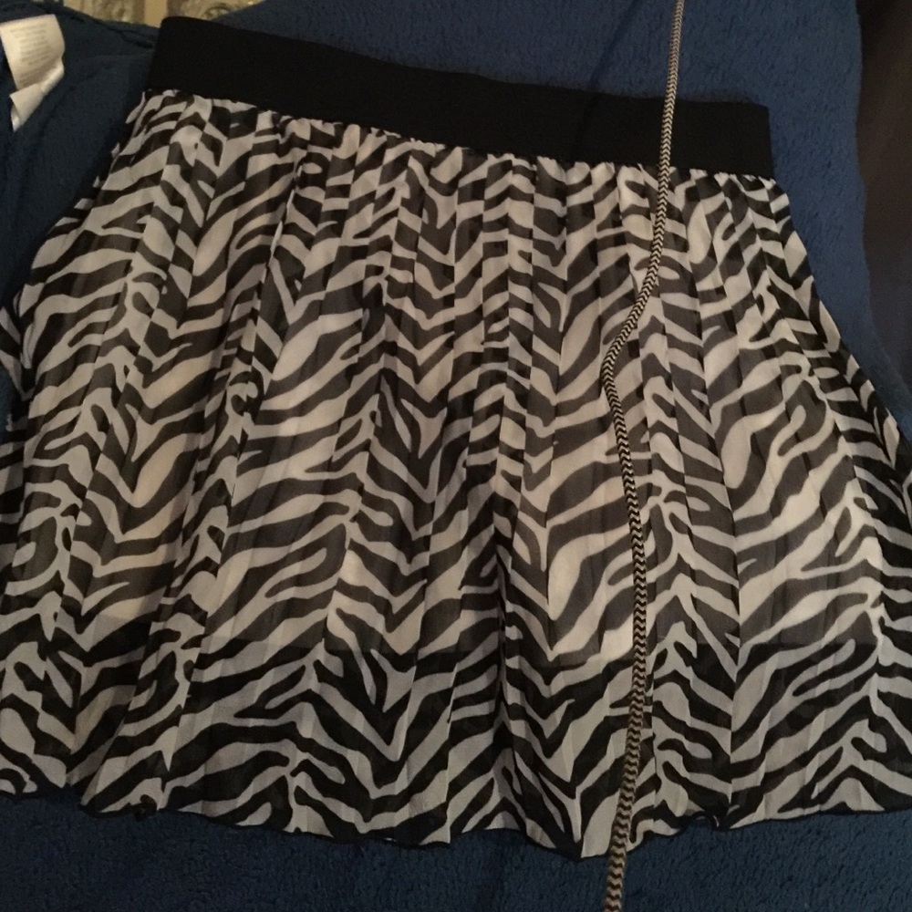 Black & white zebra stripes skirt