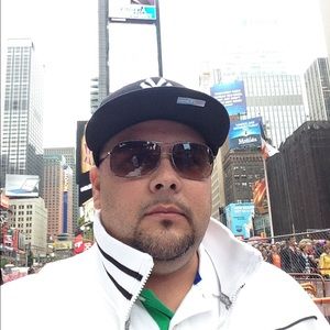 Meet your Posher, Carlos