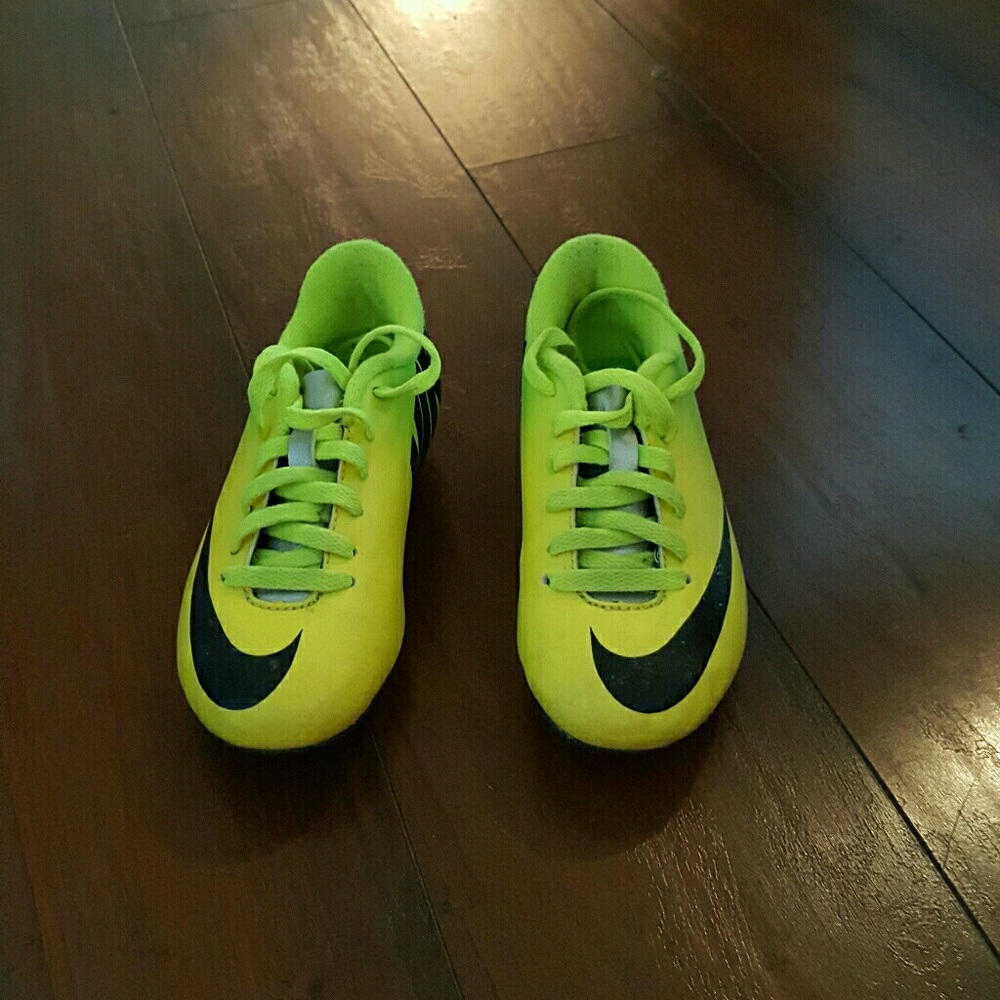 Girls soccer cleats