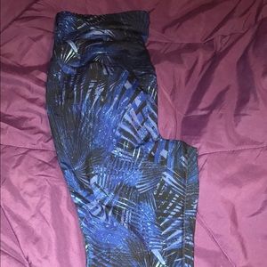 Old navy Maternity active wear capris with band