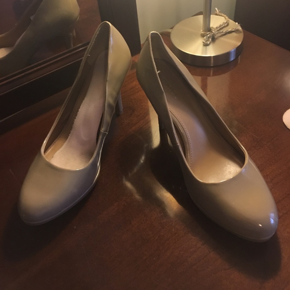 Merona brand nude pumps