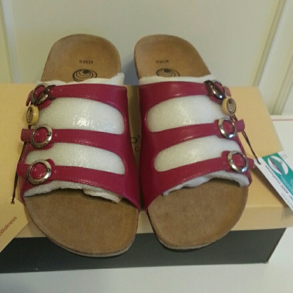 NWT Rosemary euroWellness 8.5 Fuchsia Sandals