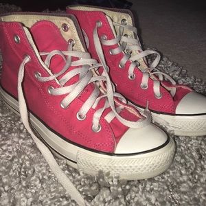 pink converse! 💛