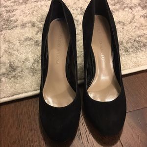 Black, suede heels!!