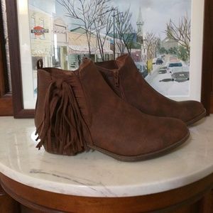 NIB Sugar brown fringed Bootie