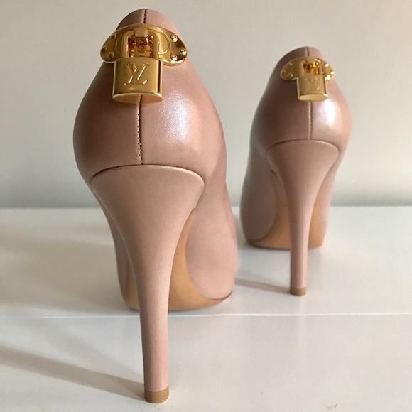 Louis Vuitton Shoes - Auth Louis Vuitton LOVE LOCK nude pumps 37 in box