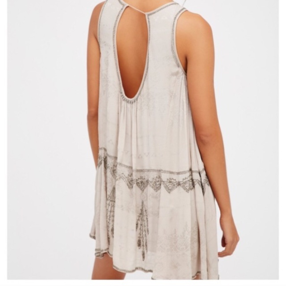 Delilah mini Dress.. - Picture 2 of 4