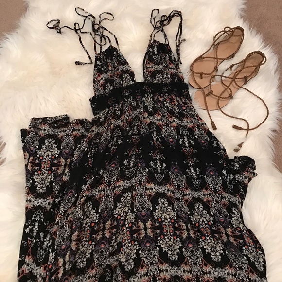 Black Printed Strappy Sexy low Plunge Maxi Dress - Picture 4 of 8