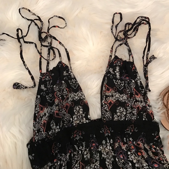 Black Printed Strappy Sexy low Plunge Maxi Dress - Picture 5 of 8