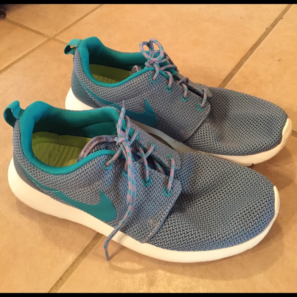 Nike Tennis shoes size 9.5