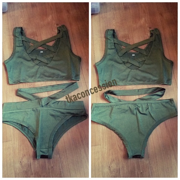 Green 2 Piece Set - Picture 2 of 3