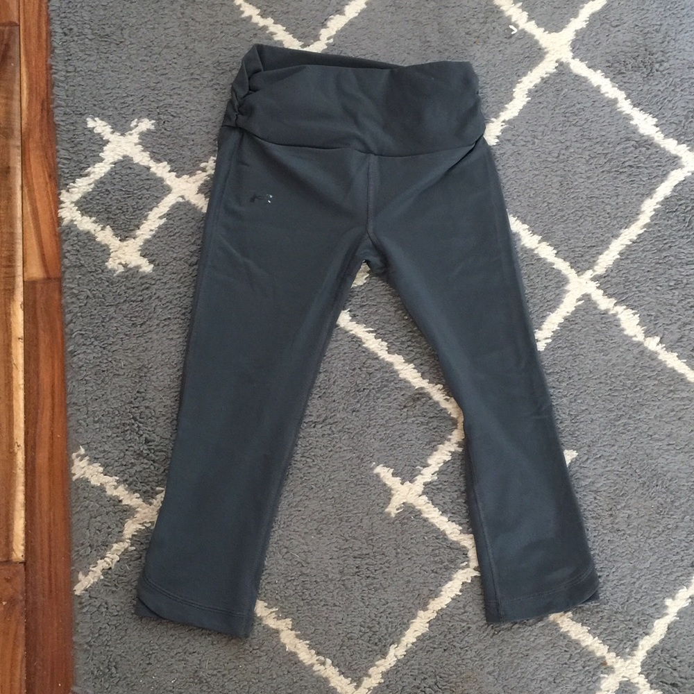Dark grey under armour leggings