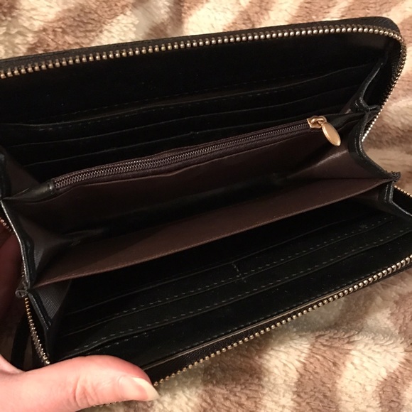 Cute wristlet. - Picture 3 of 4