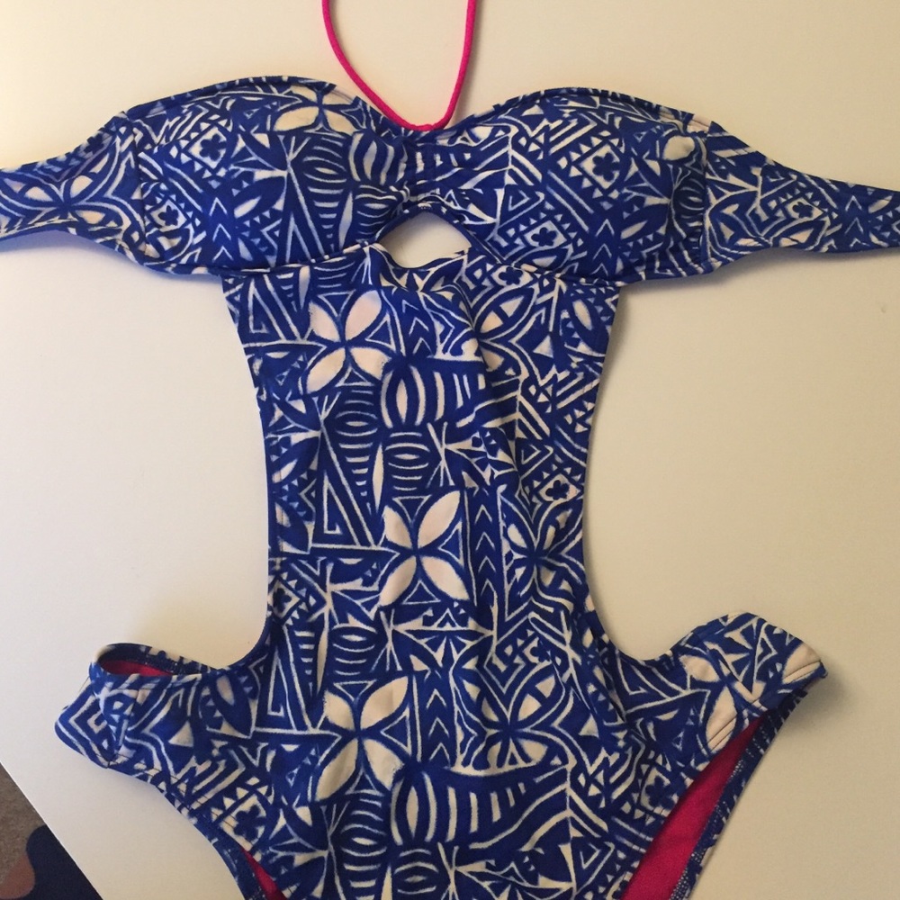 blue & white monokini