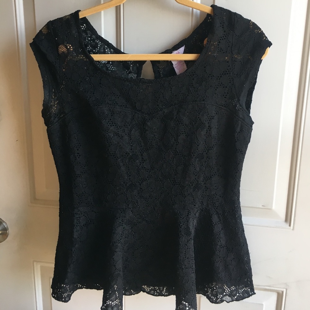 CUTE GENTLY USED CANDIE'S PEPLUM TOP