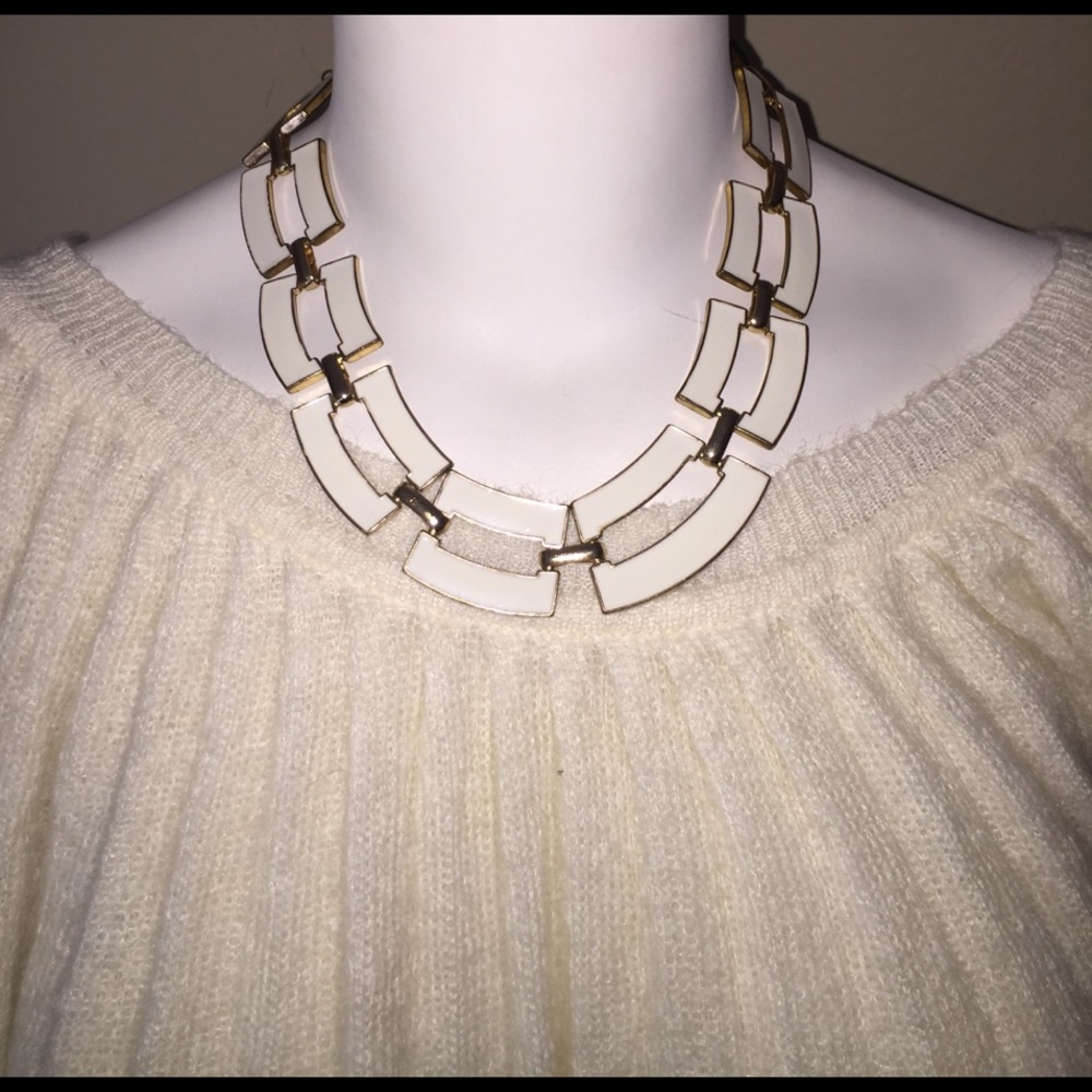 White and gold link necklace