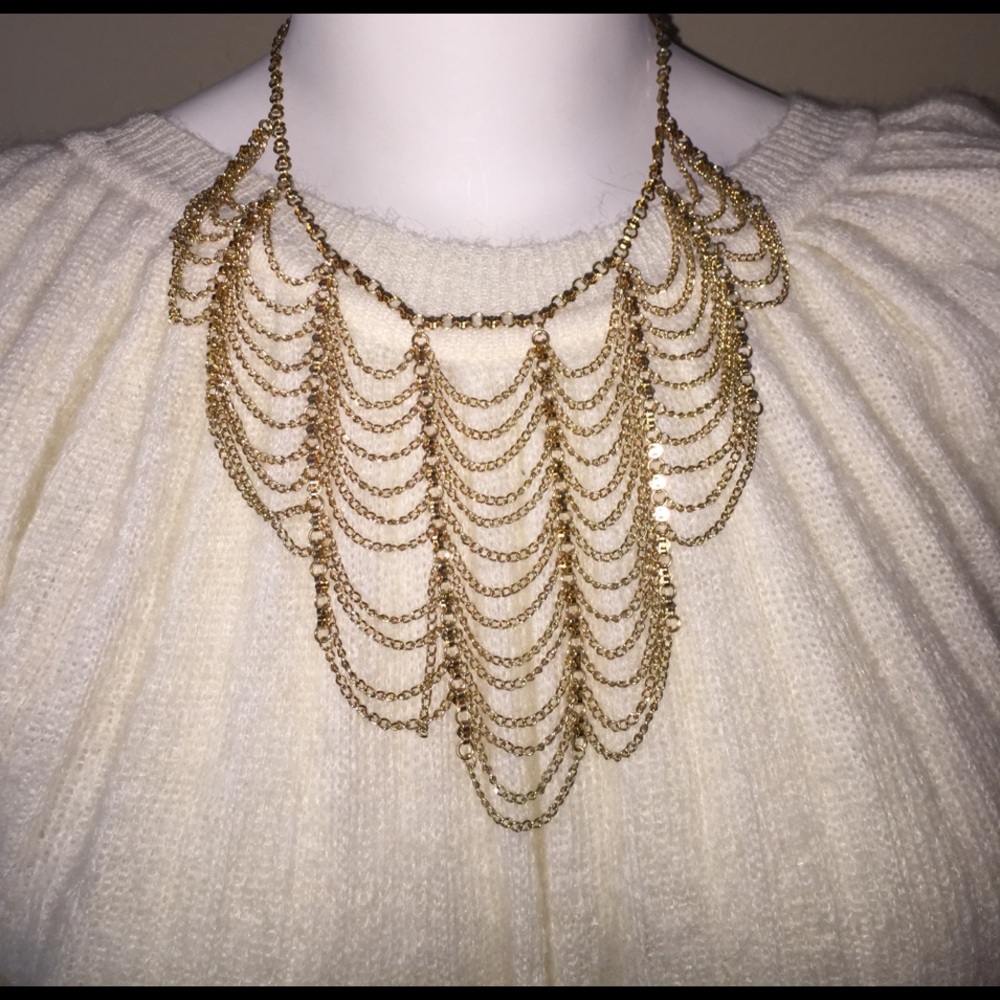 Gold drape necklace •