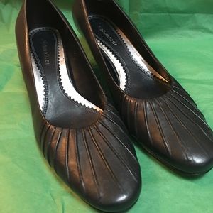 Navy Naturalizer comfy pumps Sz 9.5