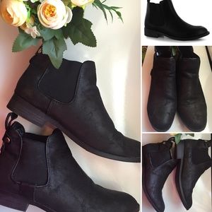 Mossimo Supply Co.- Size8 Black Chelsea Boots.